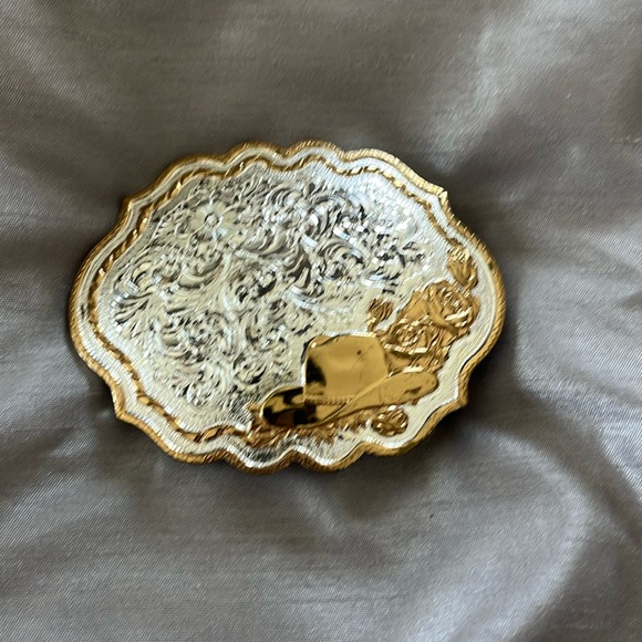 Buckle - Picture 1 of 2